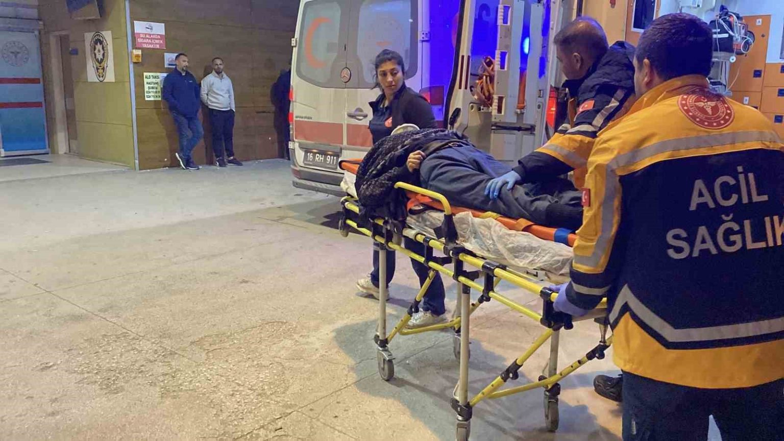 otobusun-carptigi-adam-agir-yaralandi