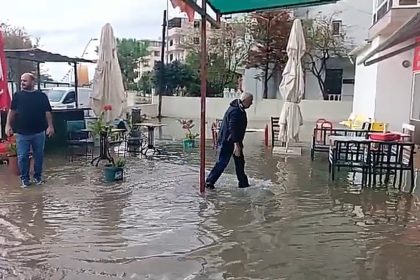 saganak-yagis-aliagada-su-baskinlarina-neden-oldu