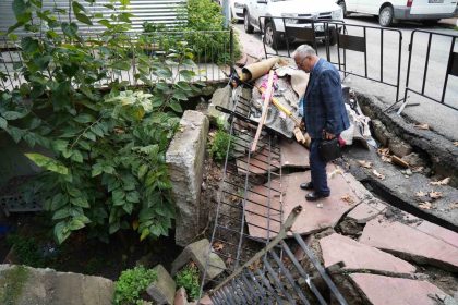 samsunda-istinat-duvari-ve-kaldirim-coktu-dukkan-ve-bodrum-kat-kullanilamaz-hale-geldi