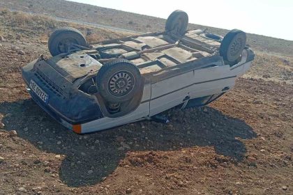 sanliurfada-kontrolden-cikan-otomobil-sarampole-uctu