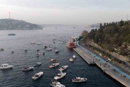 sariyerde-teknelerle-balik-avi-essiz-bogaz-manzarasiyla-birlesti