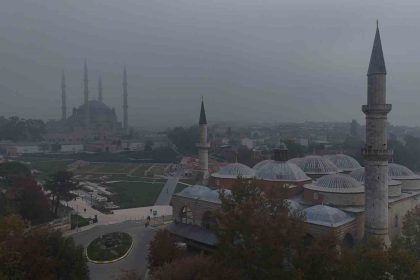 selimiye-camisi-sis-bulutlari-arasinda-kayboldu