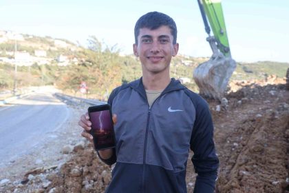 simsekleri-goruntulemek-isterken-yakin-noktaya-isabet-eden-yildirimla-deprem-oldu-sandi