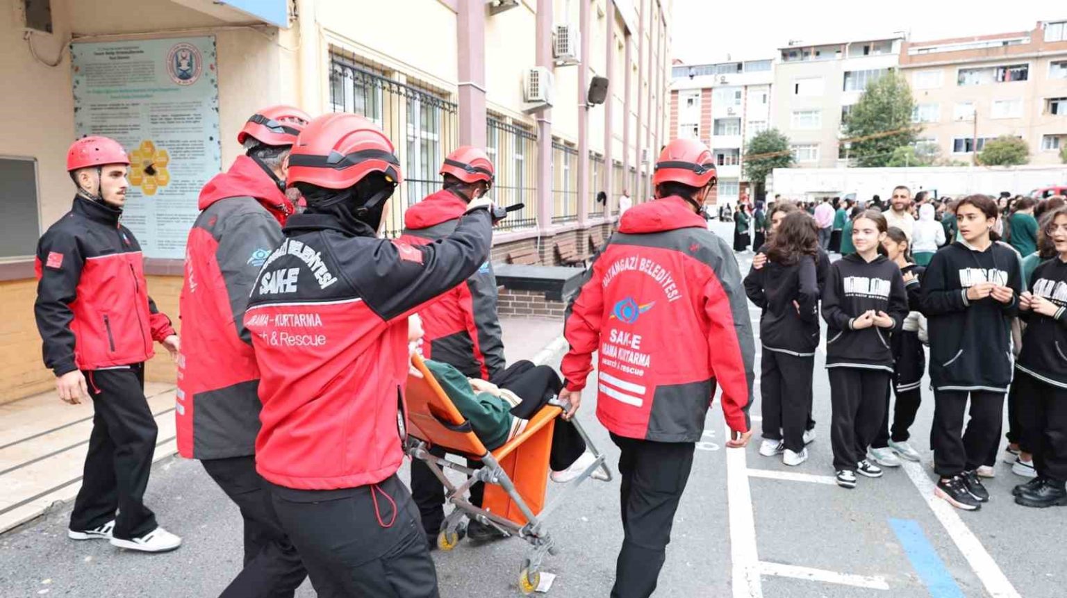 sultangazide-ortaokul-ve-lise-ogrencilerine-afet-farkindalik-egitimi