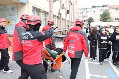 sultangazide-ortaokul-ve-lise-ogrencilerine-afet-farkindalik-egitimi