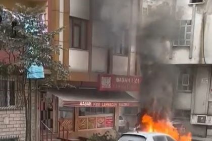 sultangazide-park-halindeki-arac-alevlere-teslim-oldu