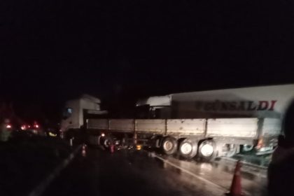 tirlarin-kazasi-ucuz-atlatildi