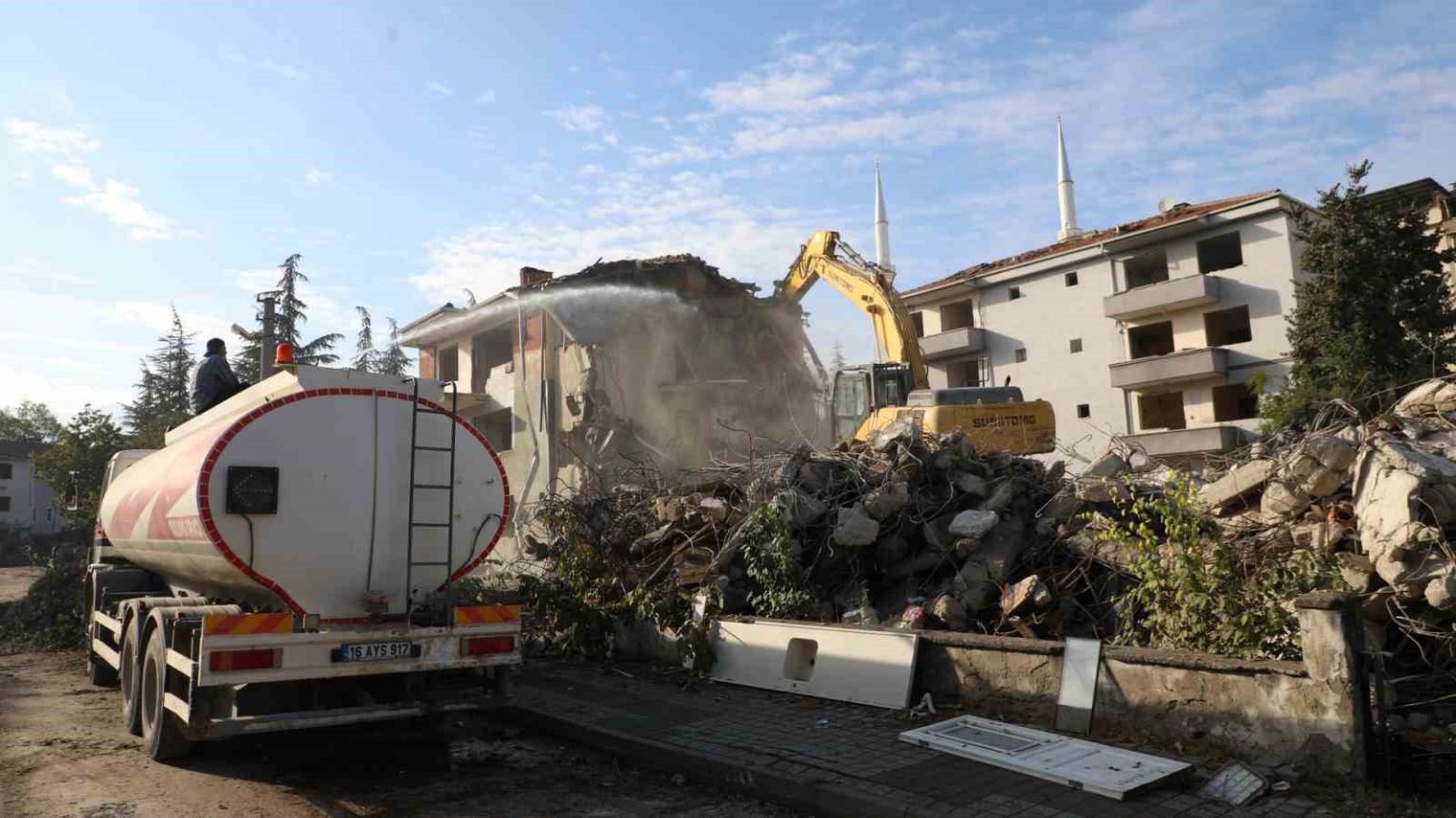 turgutalp-kentsel-donusumde-2-ve-3-etap-yikimlari-basladi