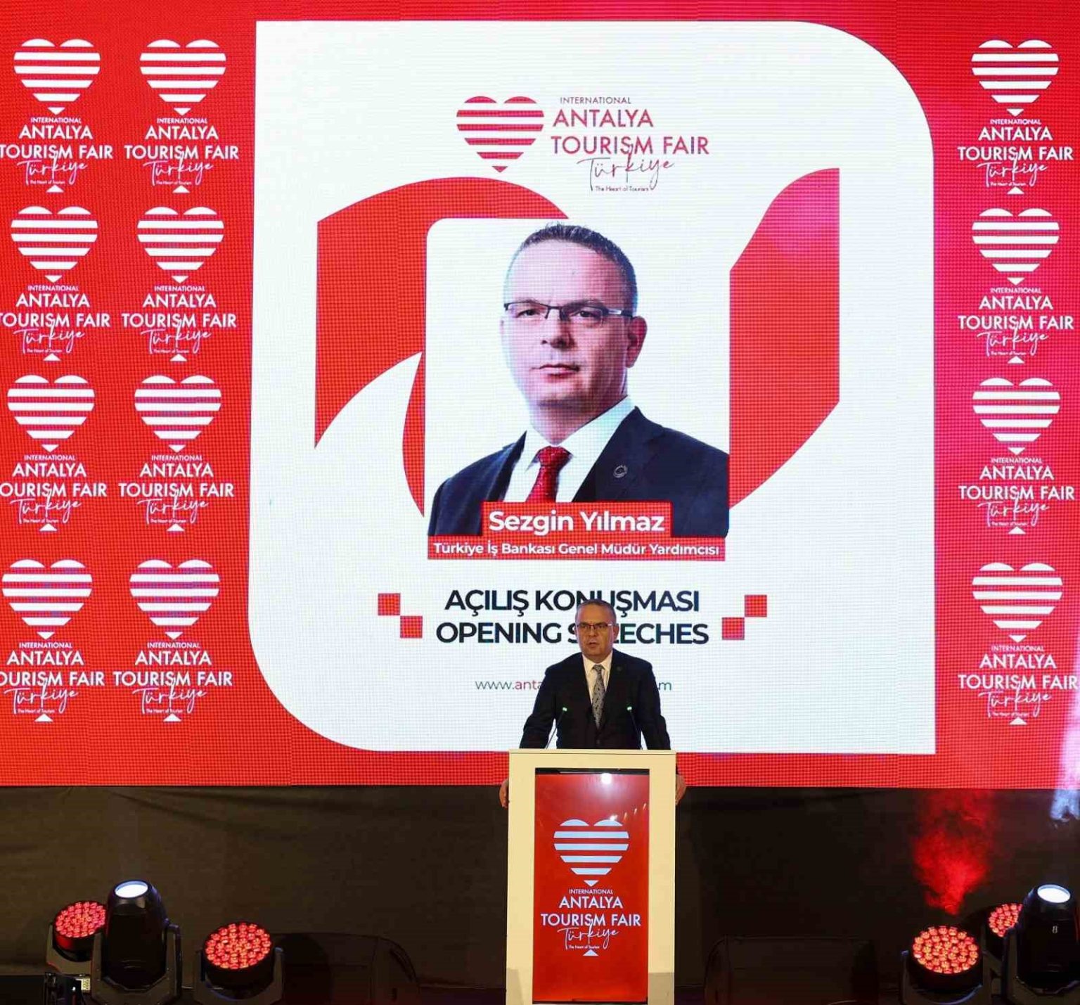 turizmciler-is-bankasinin-destegiyle-duzenlenen-antalya-turizm-fuarinda-bulustu