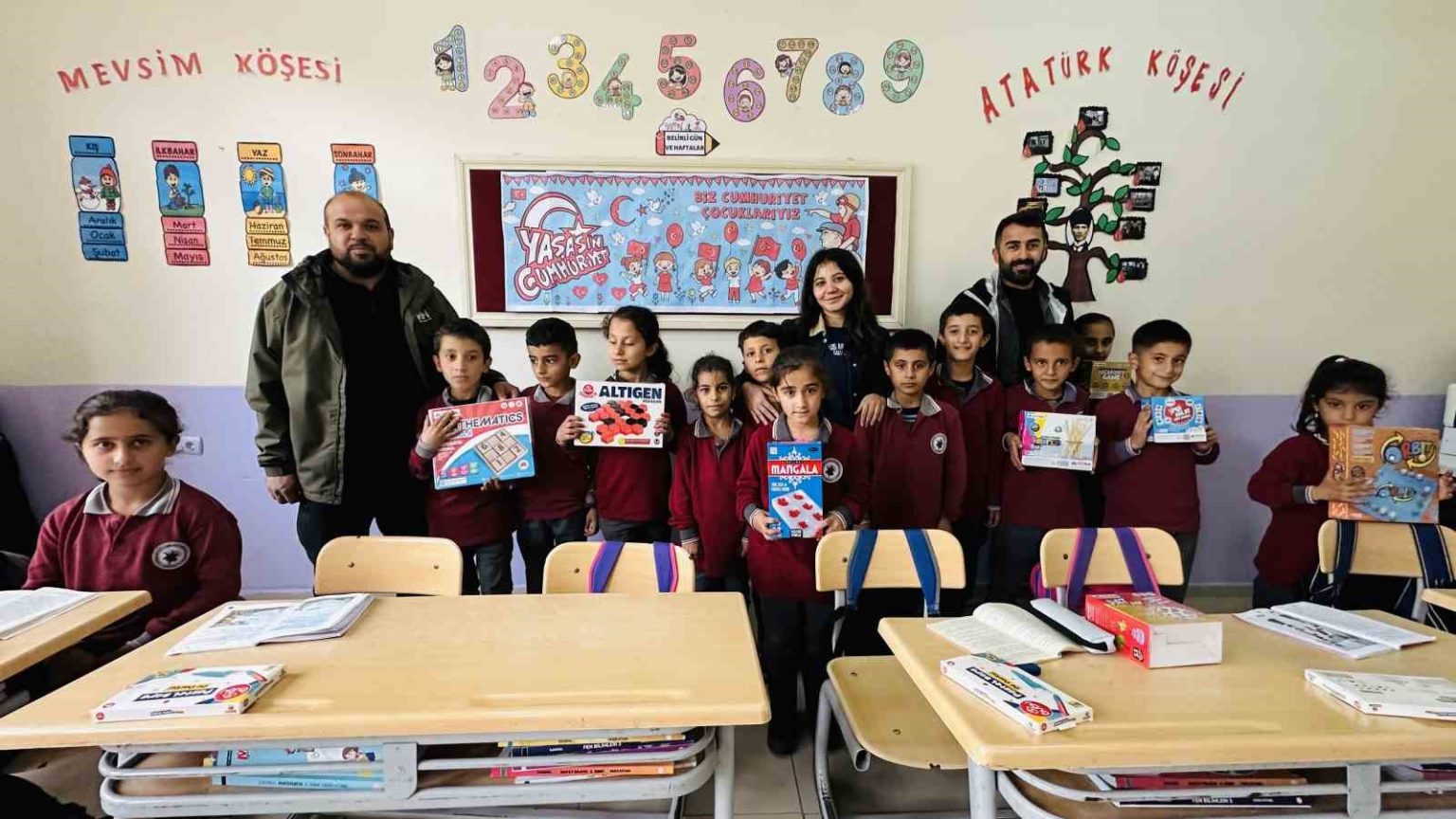 turkiye-irak-sinirindaki-ogrencilere-oyun-seti-hediyesi