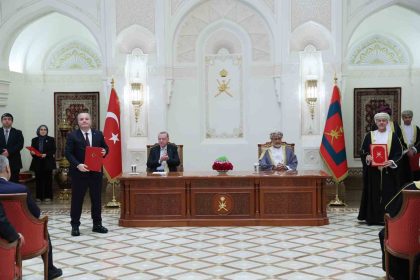 turkiye-ve-umman-arasinda-16-belge-imzalandi