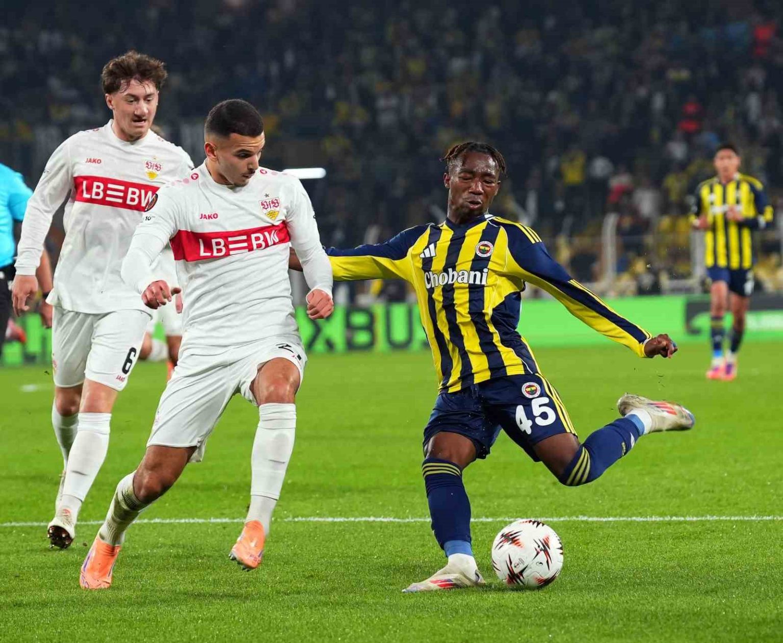 uefa-avrupa-ligi-fenerbahce-1-stuttgart-0-ilk-yari