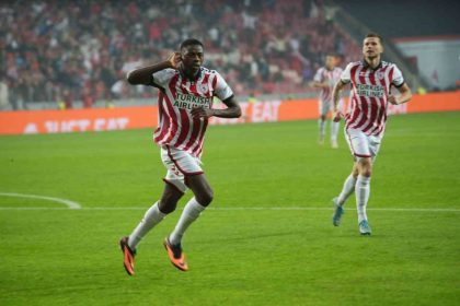 uefa-konferans-ligi-samsunspor-1-dinamo-kiev-0-mac-devam-ediyor