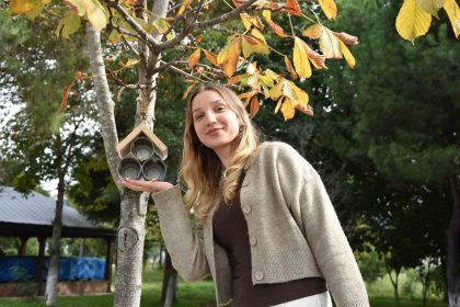 universiteli-ogrenciler-geri-donusumden-cevreci-proje