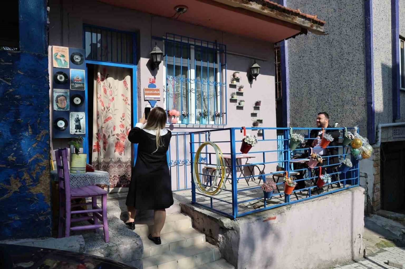 uskudardaki-90lar-evi-ziyaretcilerini-zamanda-yolculuga-cikariyor