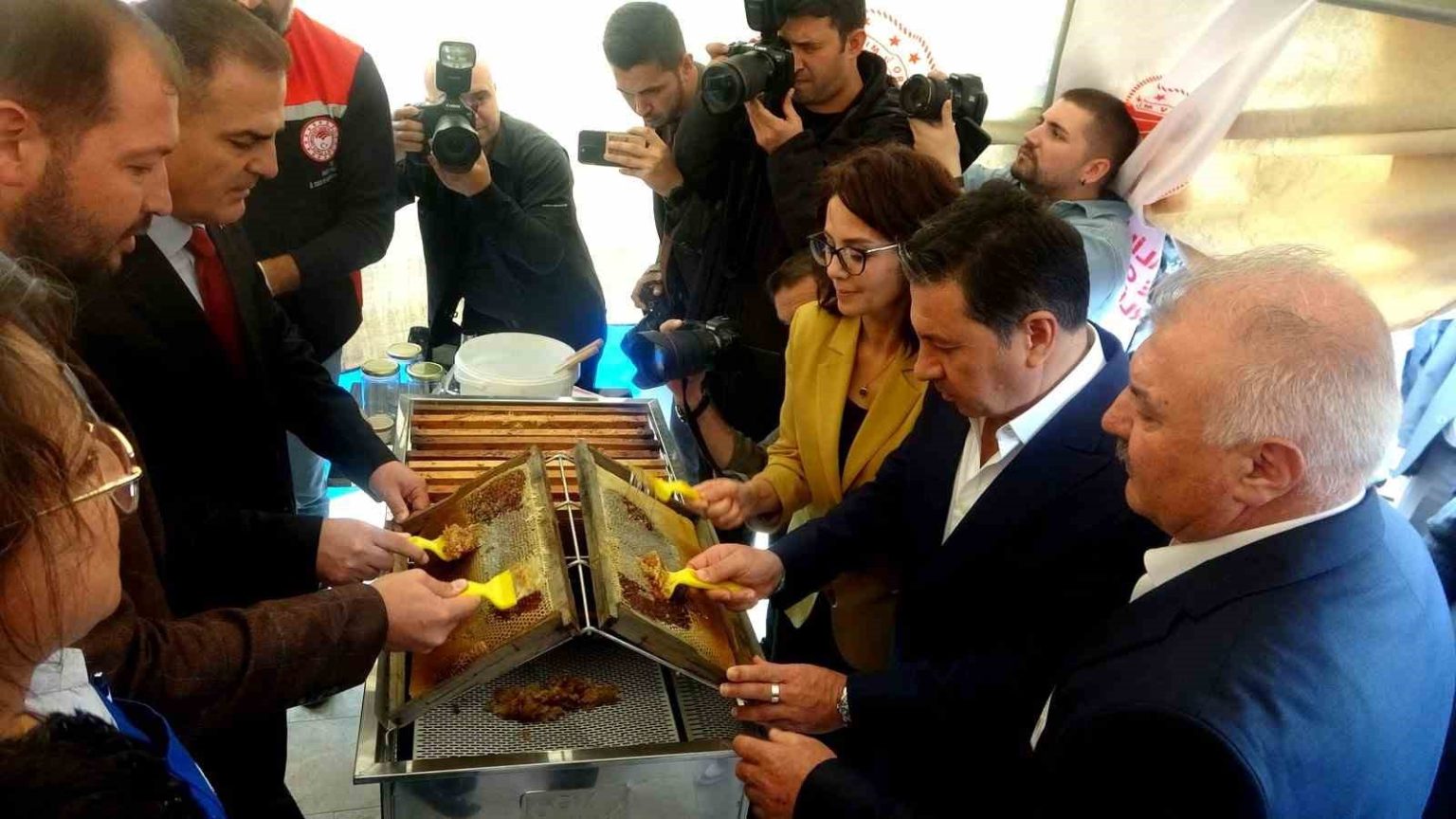 vali-akbiyik-cam-balinda-dunya-birincisiyiz