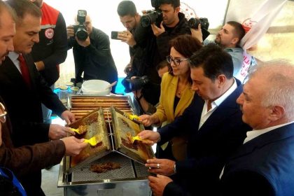 vali-akbiyik-cam-balinda-dunya-birincisiyiz