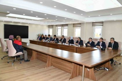 vali-cicek-halk-gununde-talepleri-dinledi