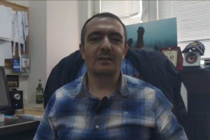 van-golu-kiyisinda-yosun-tabakasi-olustu