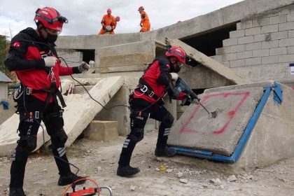 vanda-7-2lik-depremin-yil-donumunde-gercegi-aratmayan-tatbikat