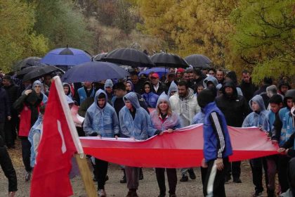 yagmur-altinda-istiklal-mucadelesi-ruhunu-yasattilar