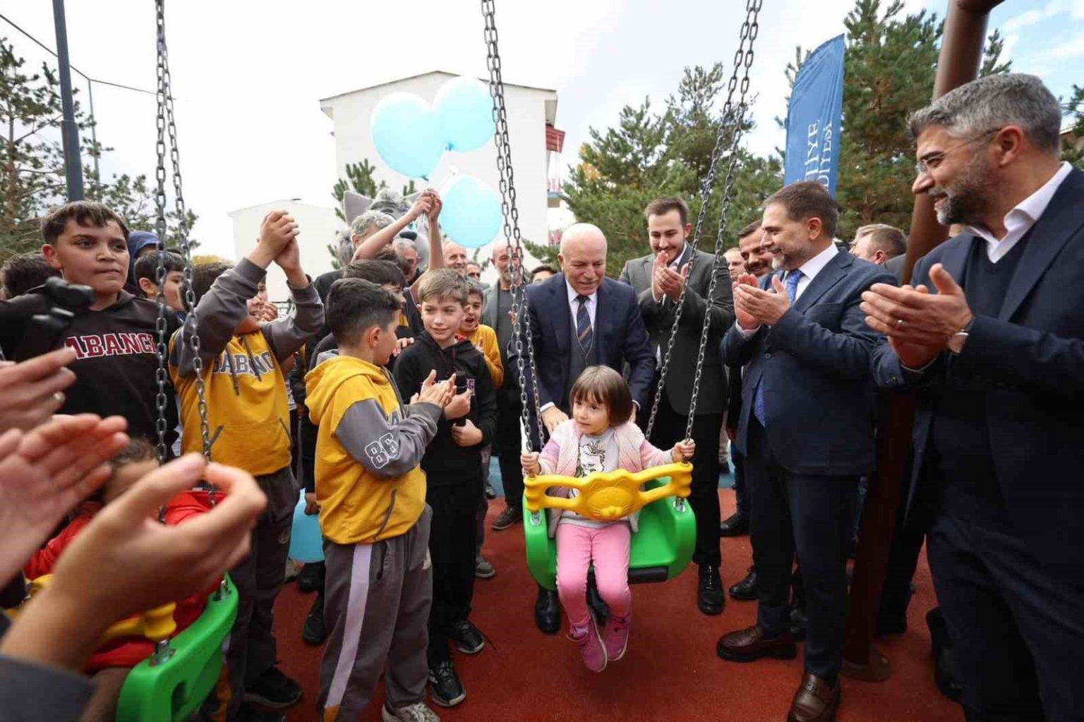 yakutiye-belediyesinden-universiteye-ornek-cocuk-parki