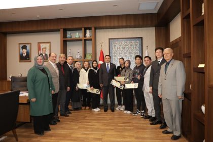 yarismalarda-derece-elde-eden-ogrenciler-odullendirildi