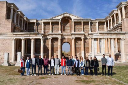 yeni-universiteliler-salihliyi-kesfetti