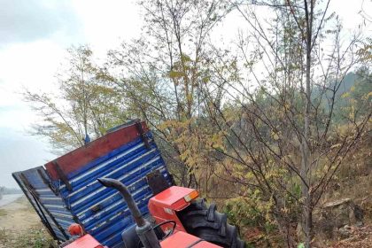 yoldan-cikan-traktorden-dusen-surucu-hayatini-kaybetti