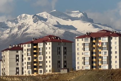 yuksekova-cilo-dagi-yeniden-beyaza-burundu