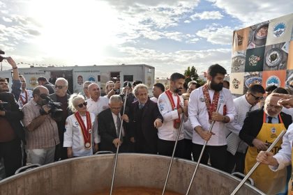 3-kayseri-gastronomi-gunlerinde-1-ton-pastirmali-kuru-fasulye