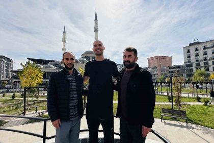 35-ulke-gezen-amerikali-yuksekovaya-ulasti