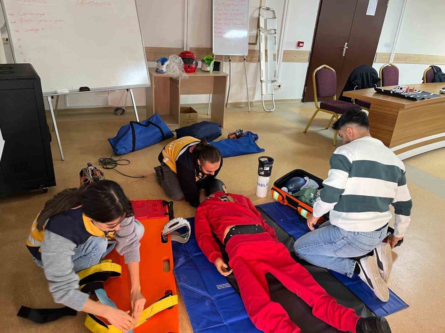 acil-saglik-personeline-egitim-verildi