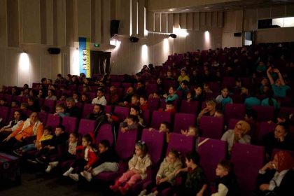 aksa-elektrik-tiyatro-ile-cocuklara-farkindalik-kazandiriyor