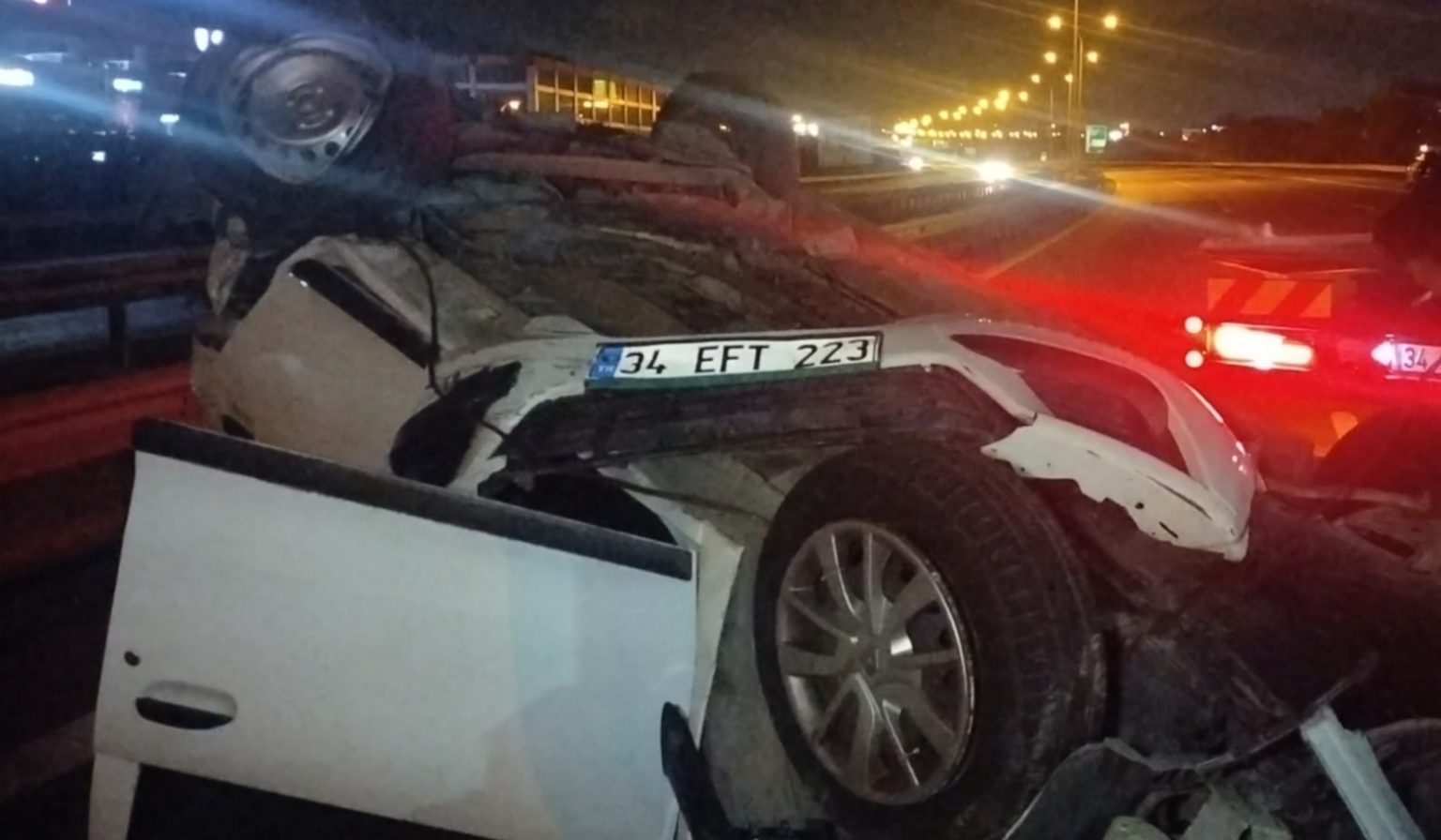 arkadan-carptigi-otomobil-takla-atti-4-yarali