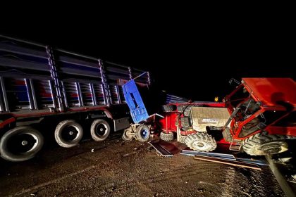 babaeskide-tir-ile-traktor-carpisti-yol-trafige-kapandi