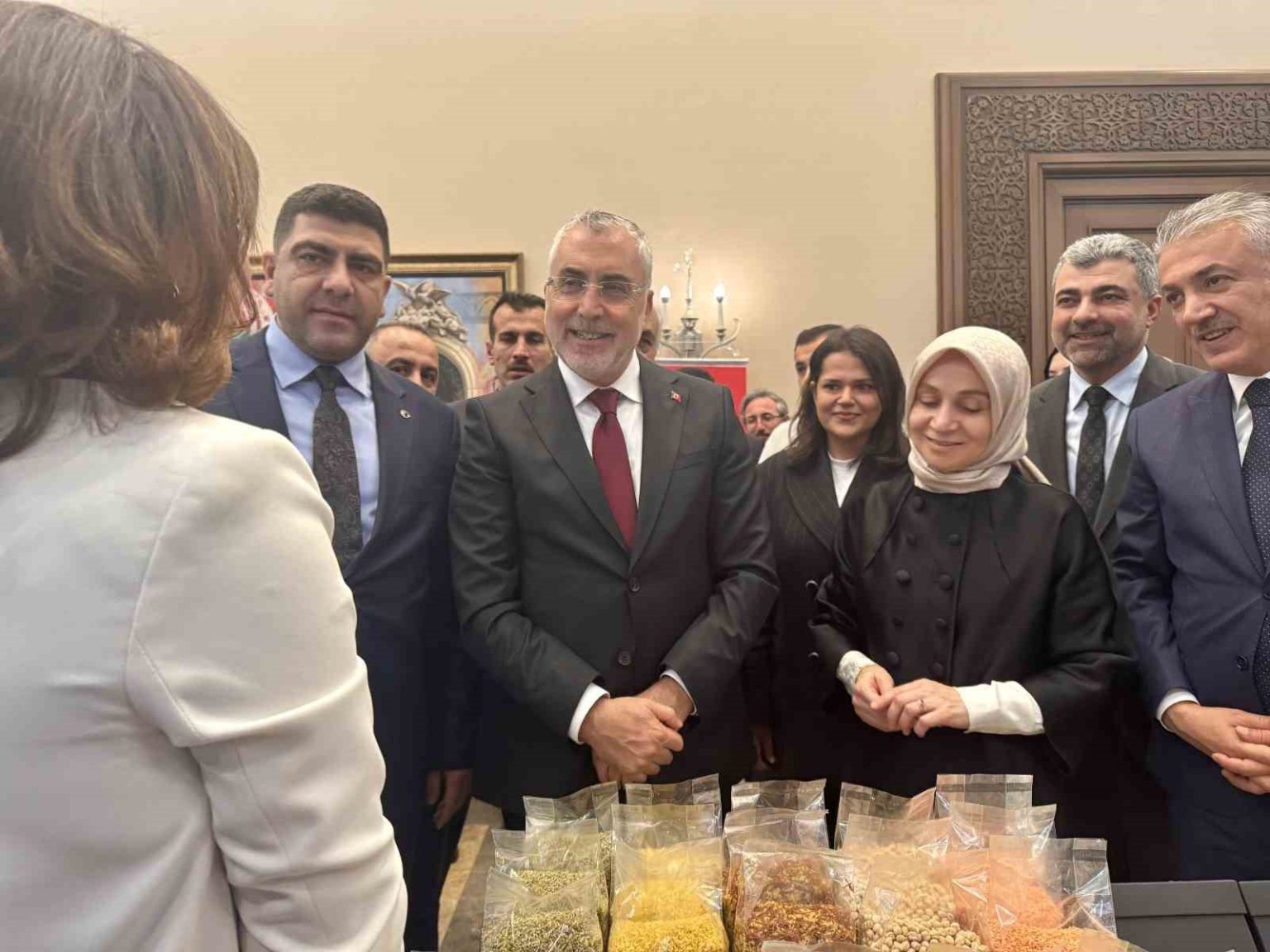 bakan-isikhan-1-milyon-634-bin-56-kadin-ise-yerlestirildi