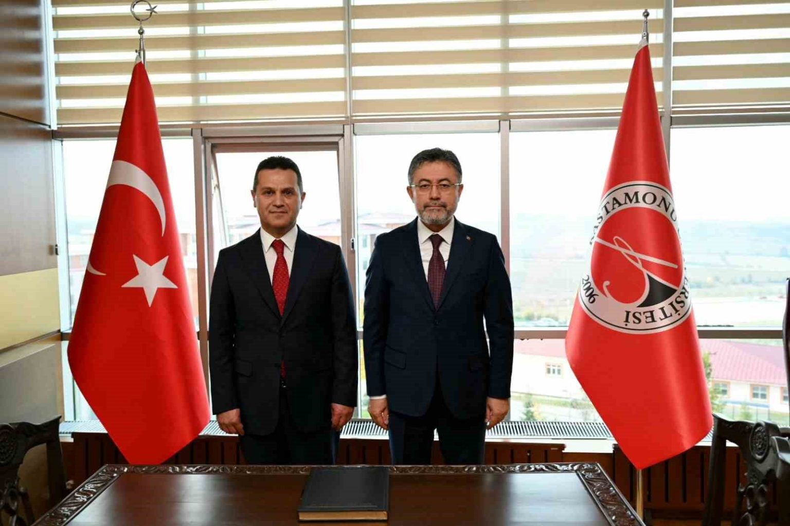 bakan-yumakli-rektor-topaldan-calismalarla-ilgili-bilgi-aldi