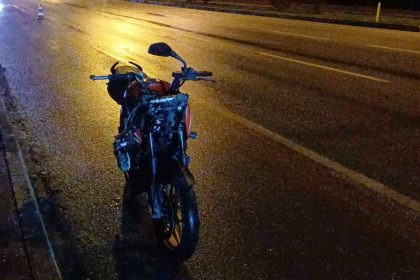 bariyerlere-carpan-motosikletli-genc-oldu