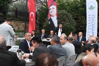 baskan-erkan-aydindan-15-yilda-35-mahalle-bulusmasi