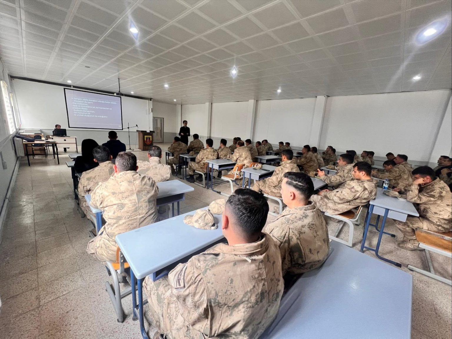 bilecikte-jandarma-personeline-aep-egitimi