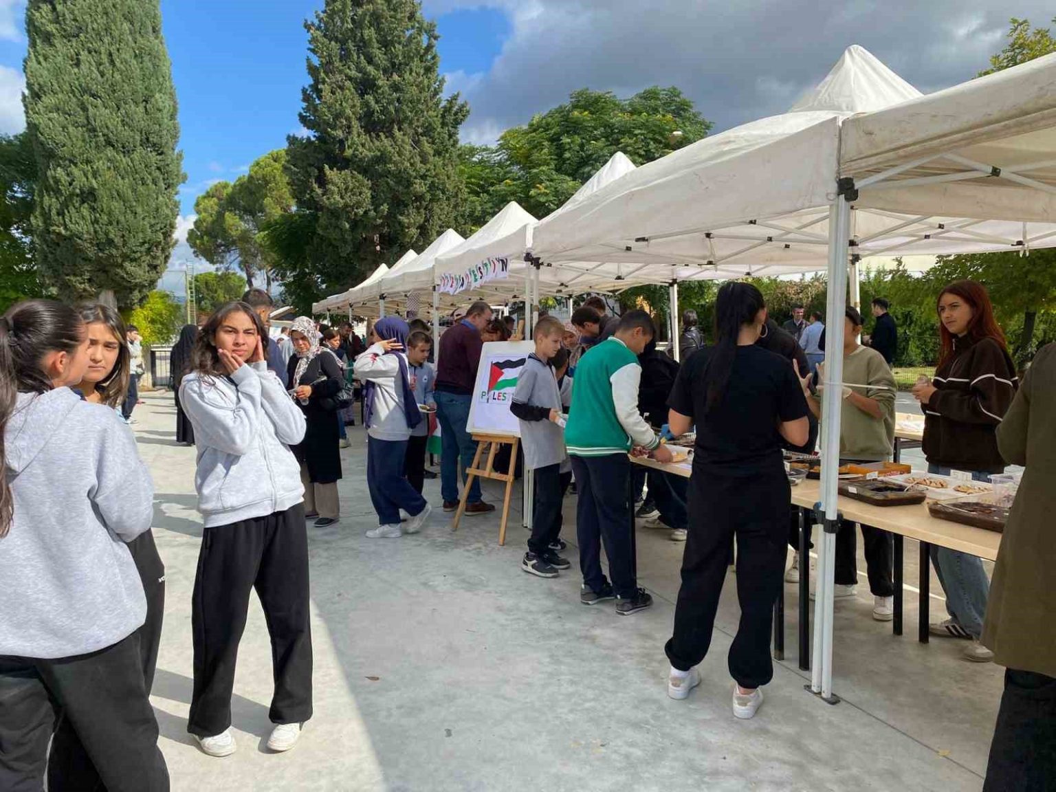 bozkurt-anadolu-imam-hatip-lisesi-ogrencileri-gazzeye-destek-amaciyla-panayir-duzenledi