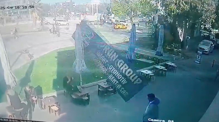 bursada-siddetli-lodos-tabelayi-ucurdu-kafedeki-2-kisi-tabelanin-altinda-kalmaktan-son-anda-kurtuldu