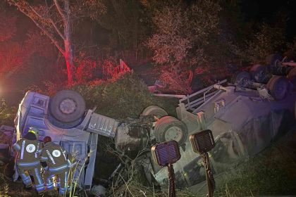 bursada-tir-sarampole-yuvarlandi-2-yarali