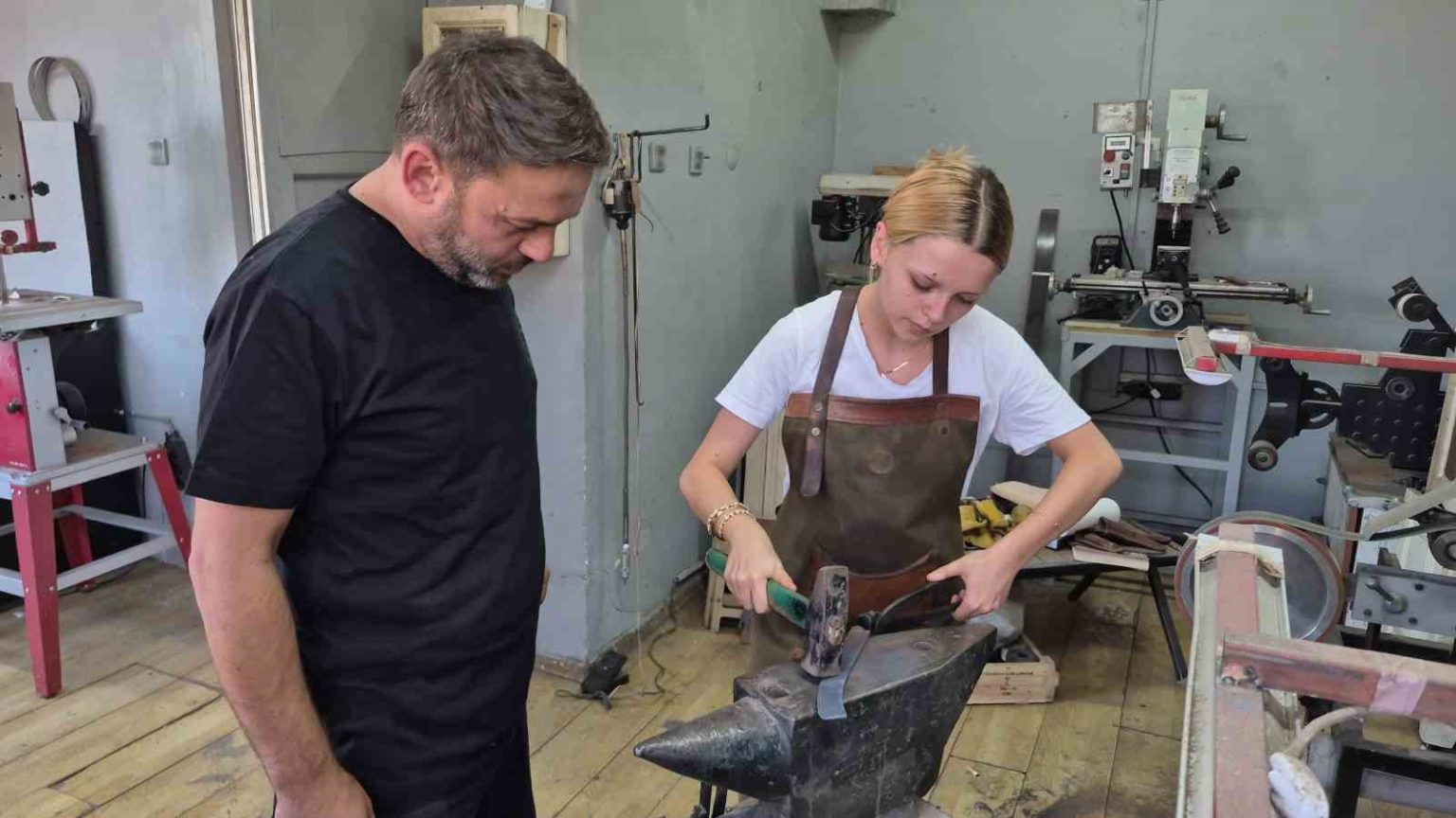 cirak-bulamayan-unescolu-usta-sanatini-kizina-ogretiyor