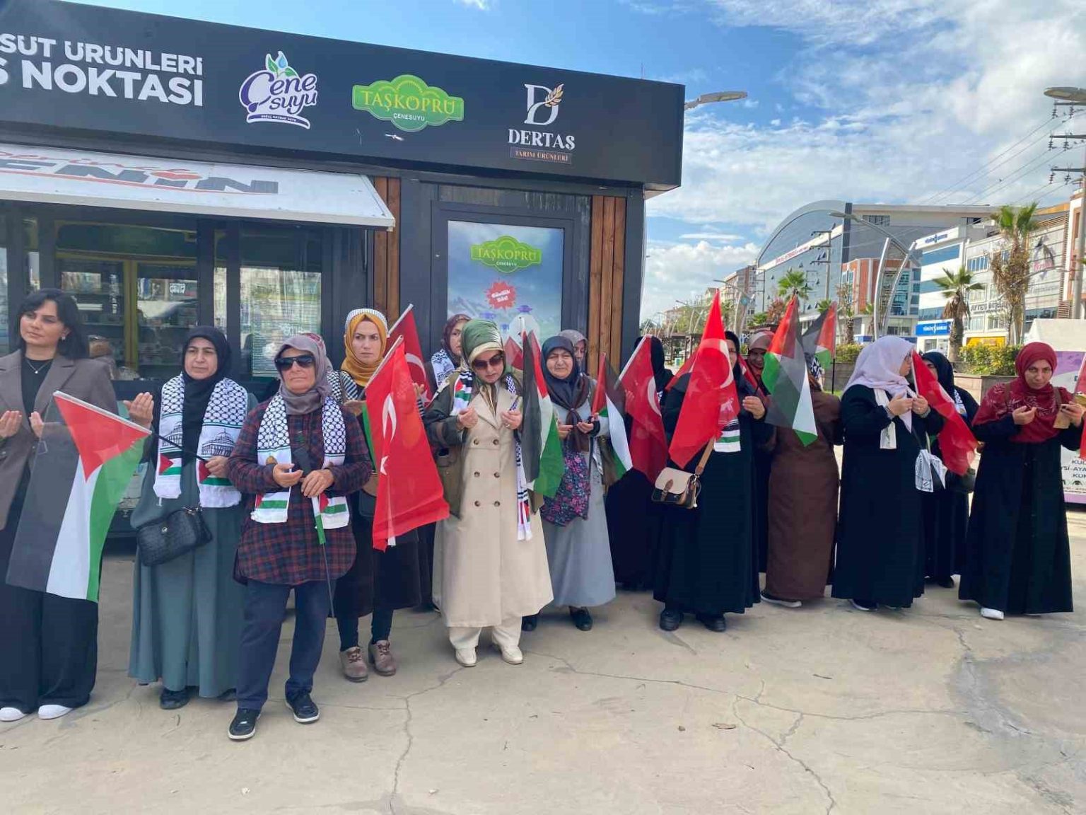 derince-esnafindan-gazzeye-anlamli-destek