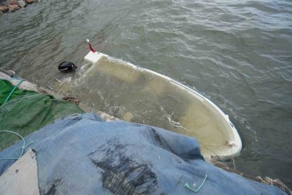 edremit-korfezinde-siddetli-lodos-balikci-teknelerini-batirdi