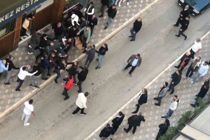 elazigda-iki-grup-arasinda-kavga-masa-ve-sandalyeler-havada-ucustu