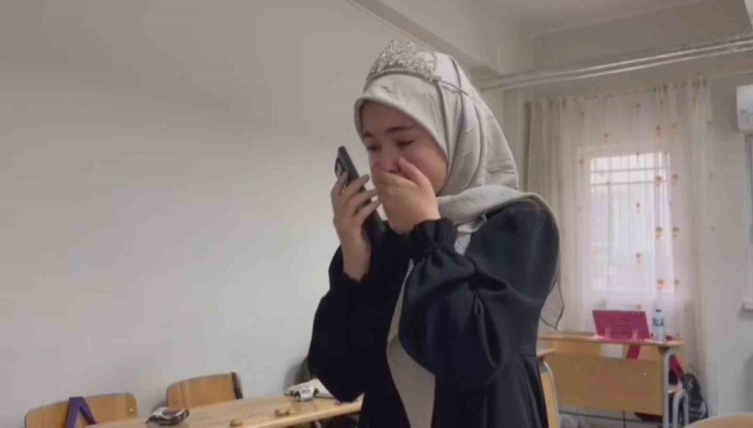 emeginin-karsiligini-alarak-hafiz-olan-kiz-babasina-mujdeli-haberi-gozyaslari-icerisinde-verdi