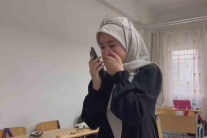 emeginin-karsiligini-alarak-hafiz-olan-kiz-babasina-mujdeli-haberi-gozyaslari-icerisinde-verdi